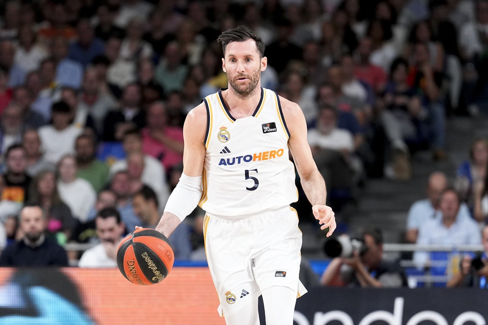 El Real Madrid pone el 2-0 y acaricia el título de Liga El Real Madrid pone el 2-0 y acaricia el título de Liga