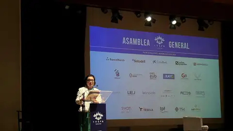 La nueva presidenta ha tomado posesión del cargo durante la Asamble General de IVEFA La nueva presidenta ha tomado posesión del cargo durante la Asamble General de IVEFA