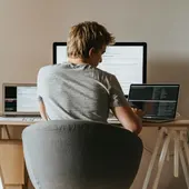 El teletrabajo beneficia a empresas y trabajadores, dice un estudio: "Las empresas que no lo hacen pagan un precio" El teletrabajo beneficia a empresas y trabajadores, dice un estudio: "Las empresas que no lo hacen pagan un precio"