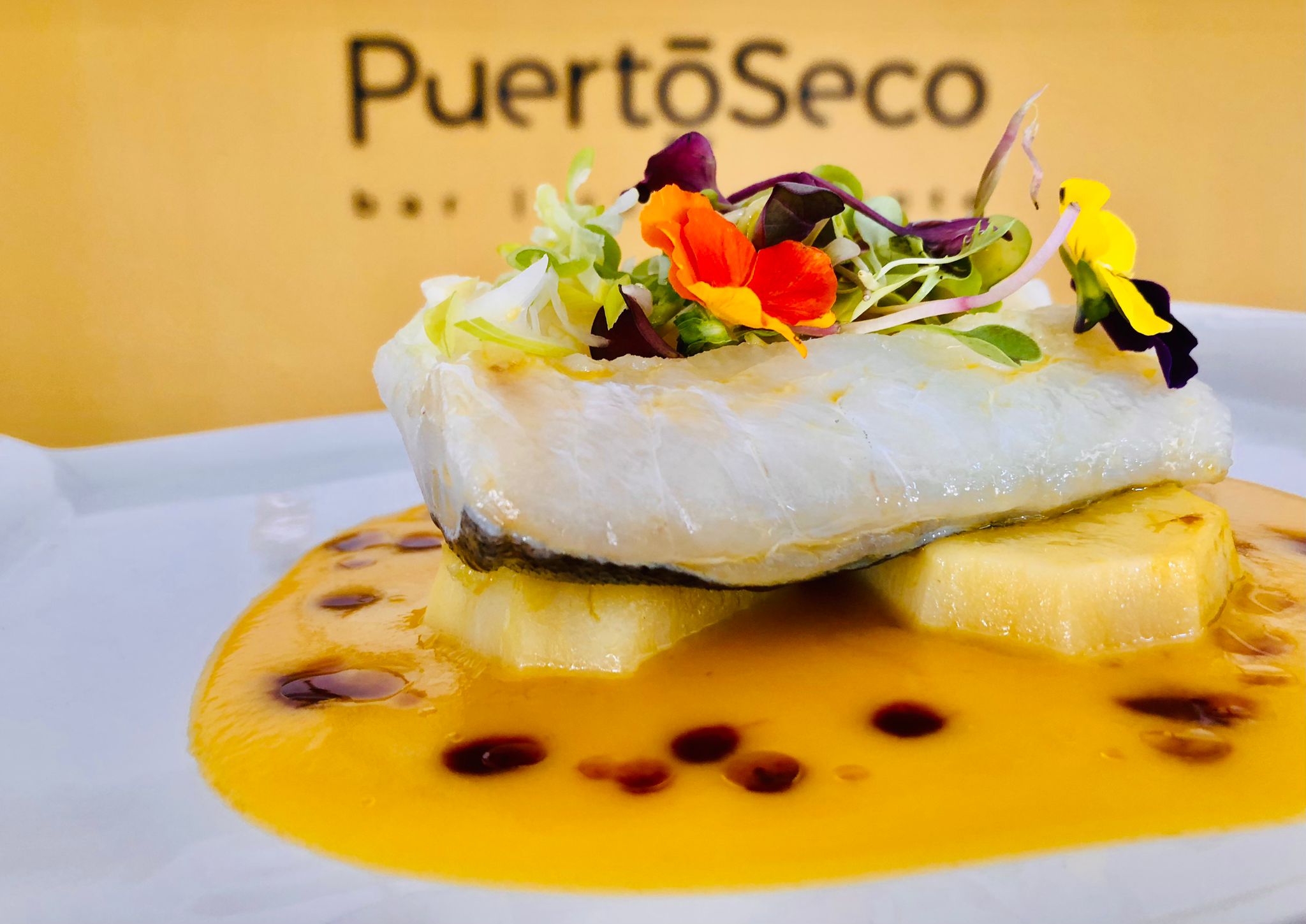 Bacalao confitado con crema de calabaza y reducción de Jerez Bacalao confitado con crema de calabaza y reducción de Jerez