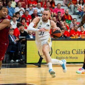 Dzanan Musa durante el UCAM Murcia - Real Madrid