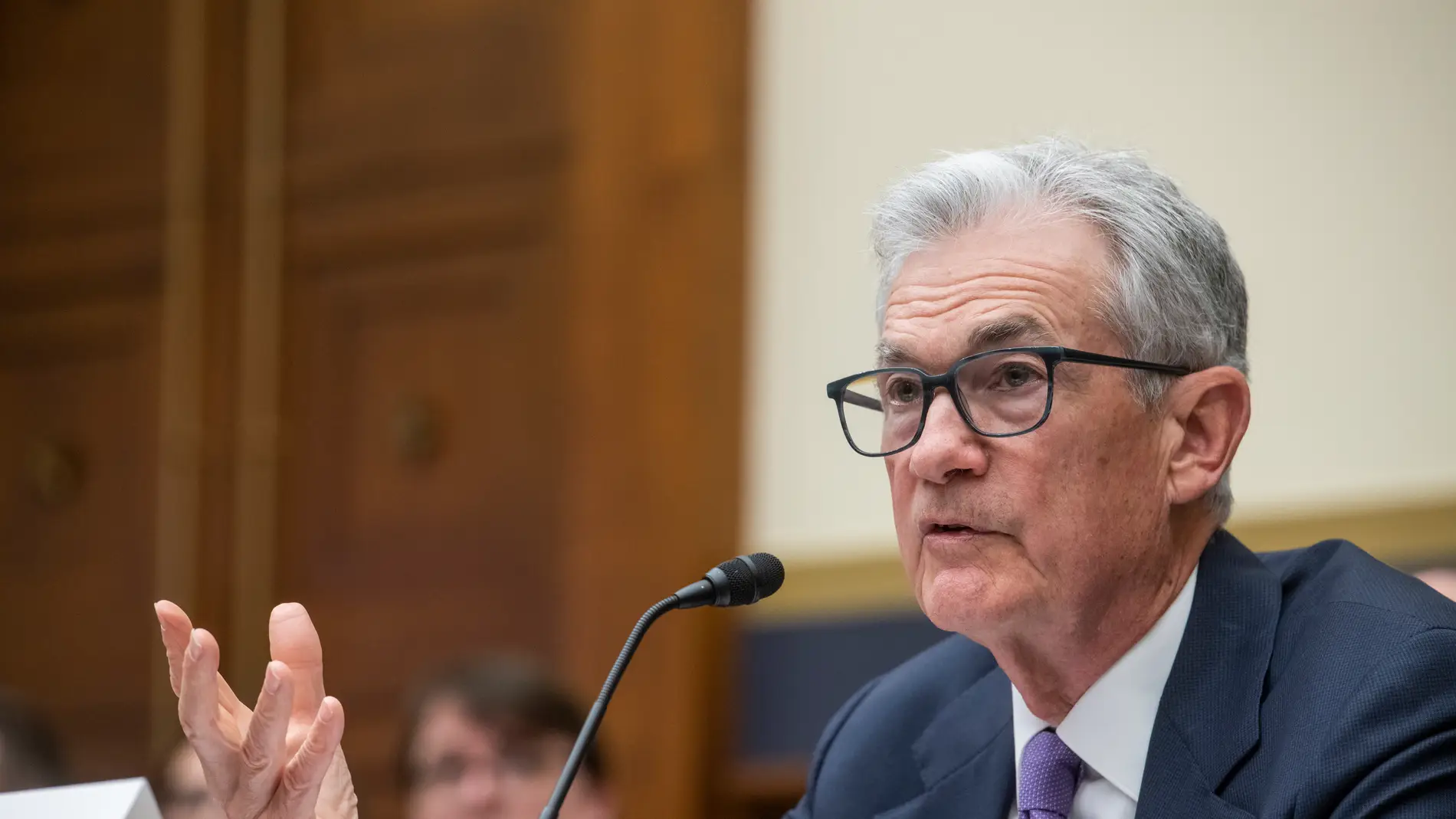La Reserva Federal mantiene los tipos de interés pero contempla una bajada este año