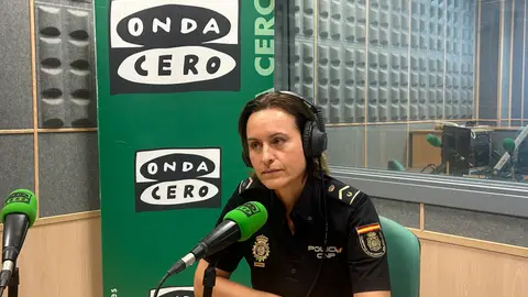 Consuelo Martínez, en los estudios de Onda Cero Cuenca Consuelo Martínez, en los estudios de Onda Cero Cuenca