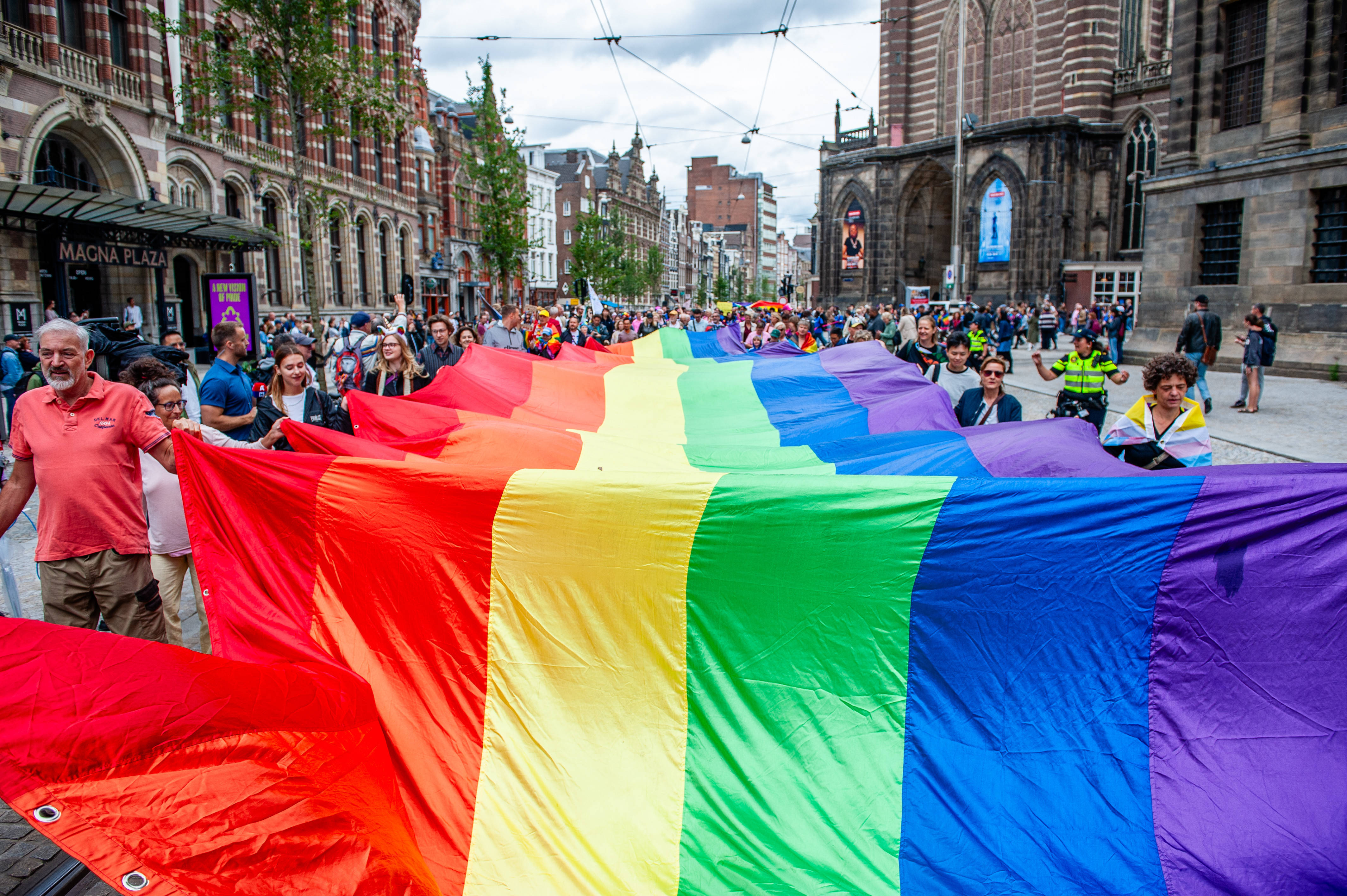 El PSOE borra lo 'queer' de las siglas de LGTBIQ+ a petición de las feministas El PSOE borra lo 'queer' de las siglas de LGTBIQ+ a petición de las feministas