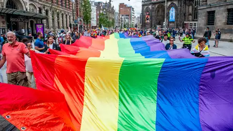 La bandera LGTBIQ+ en el Orgullo de Amsterdam de 2023 La bandera LGTBIQ+ en el Orgullo de Amsterdam de 2023