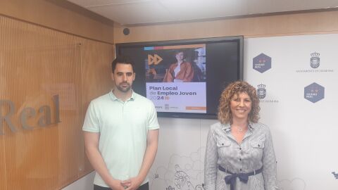 Pau Beltrán y Yolanda Torres durante la presentación del Plan de Empleo Joven