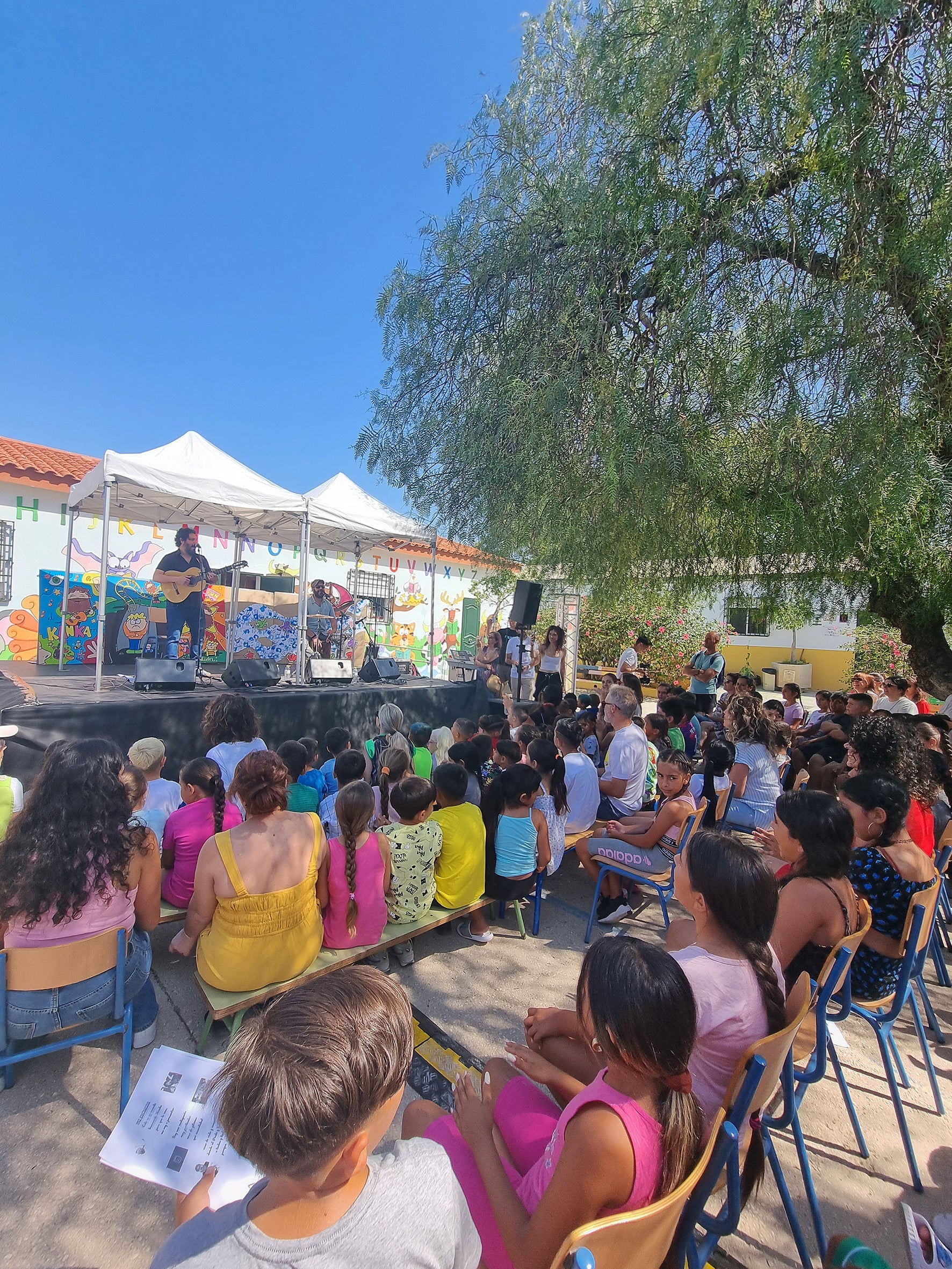 El Kanka y Brisa llevan la magia de la música al CEIP ‘María de la O’ de Los Asperones El Kanka y Brisa llevan la magia de la música al CEIP ‘María de la O’ de Los Asperones