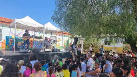 El Kanka y Brisa llevan la magia de la música al CEIP ‘María de la O’ de Los Asperones El Kanka y Brisa llevan la magia de la música al CEIP ‘María de la O’ de Los Asperones