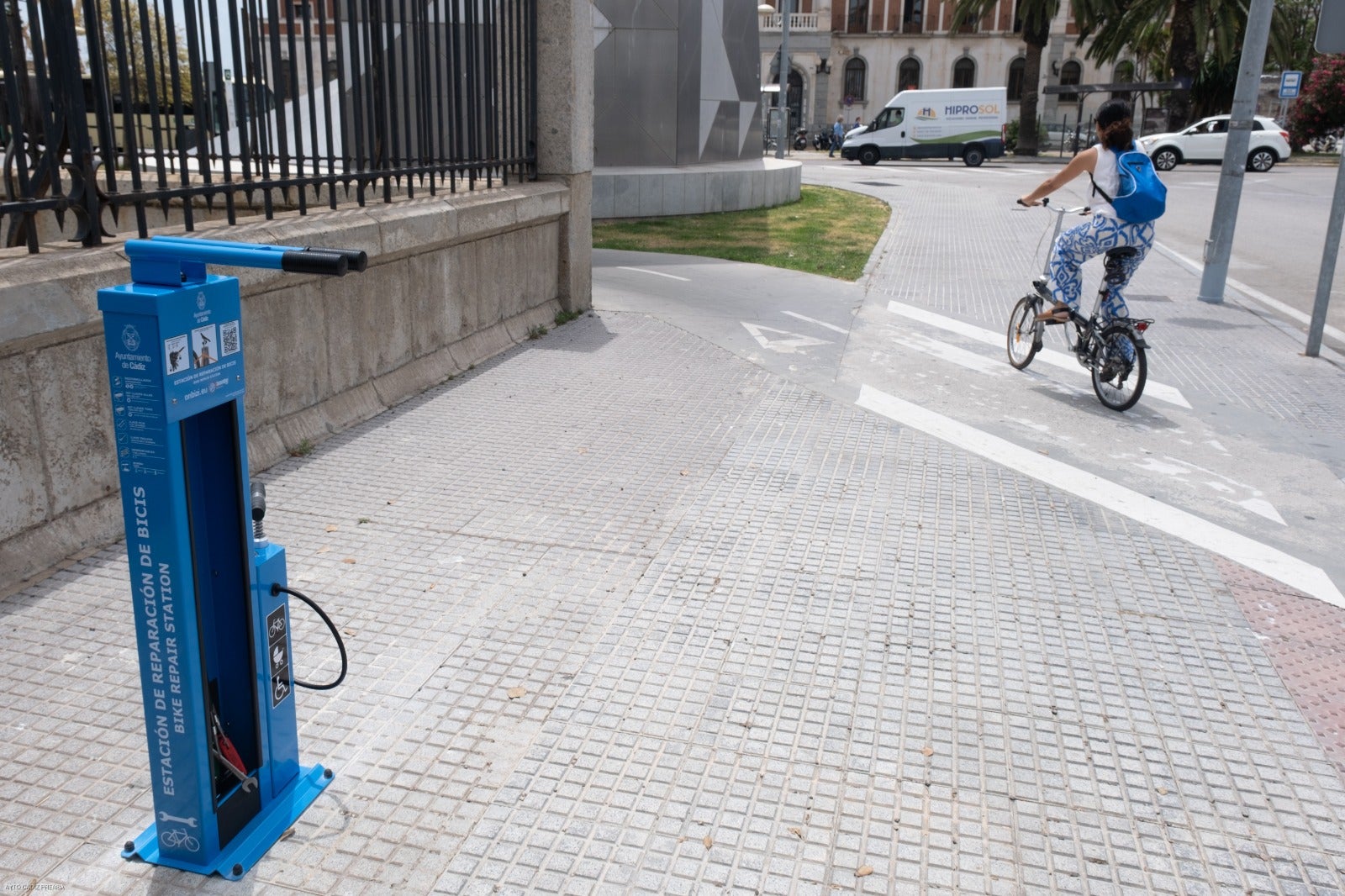 El Ayuntamiento de Cádiz instalará cuatro estaciones reparadoras para bicicletas en puntos clave de la ciudad El Ayuntamiento de Cádiz instalará cuatro estaciones reparadoras para bicicletas en puntos clave de la ciudad