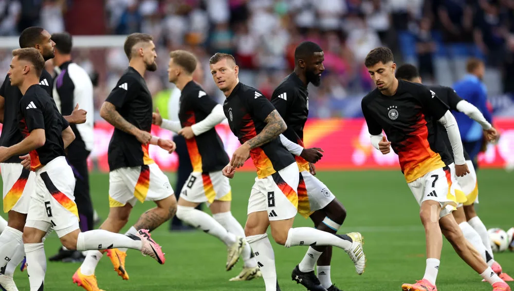La selección alemana calienta antes del partido inaugural ante Escocia La selección alemana calienta antes del partido inaugural ante Escocia