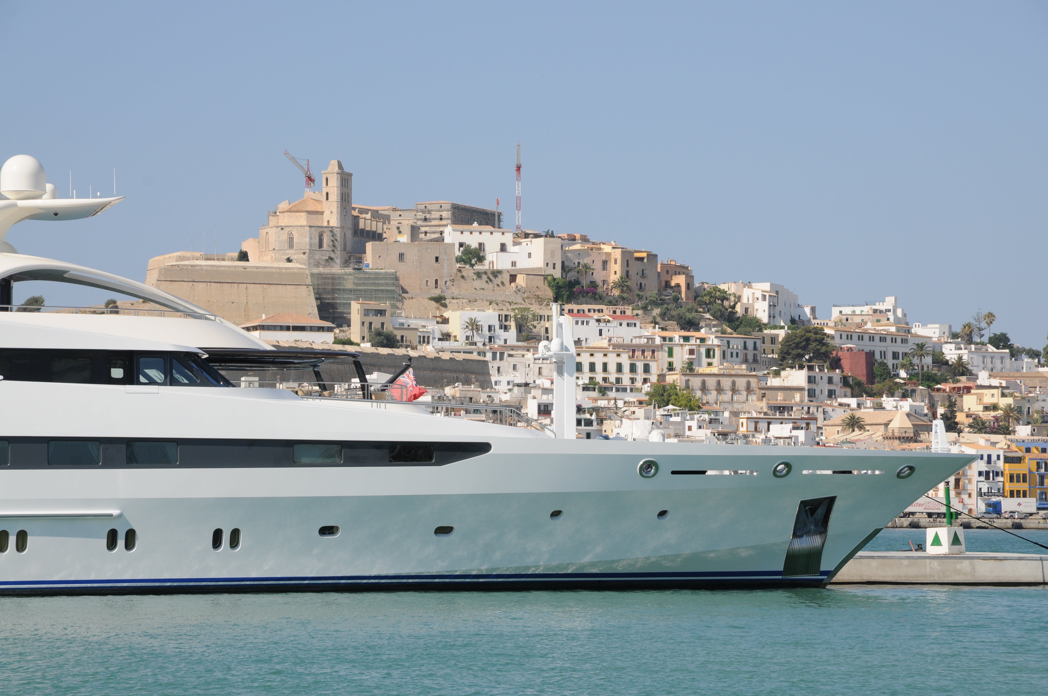 Evolution Yacht: Experiencia y compromiso al servicio del turismo náutico de lujo en la isla de Ibiza Evolution Yacht: Experiencia y compromiso al servicio del turismo náutico de lujo en la isla de Ibiza