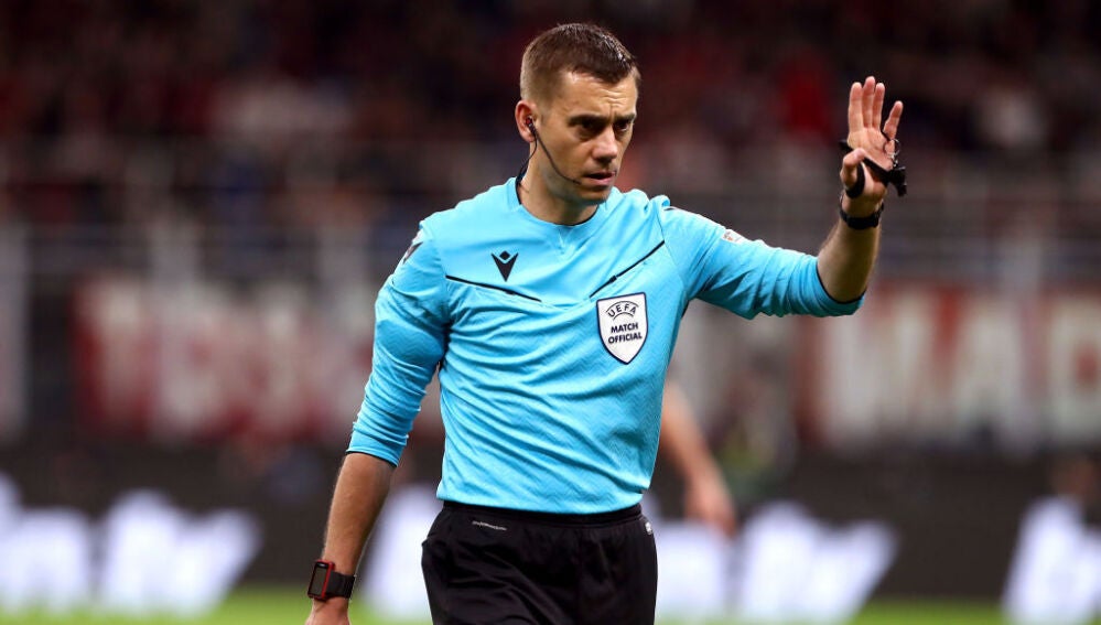 Clement Turpin durante un partido