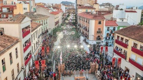 Imagen de la celebración de la Entrada de Bandas en las fiestas de Moros y Cristianos de Elda de 2024.