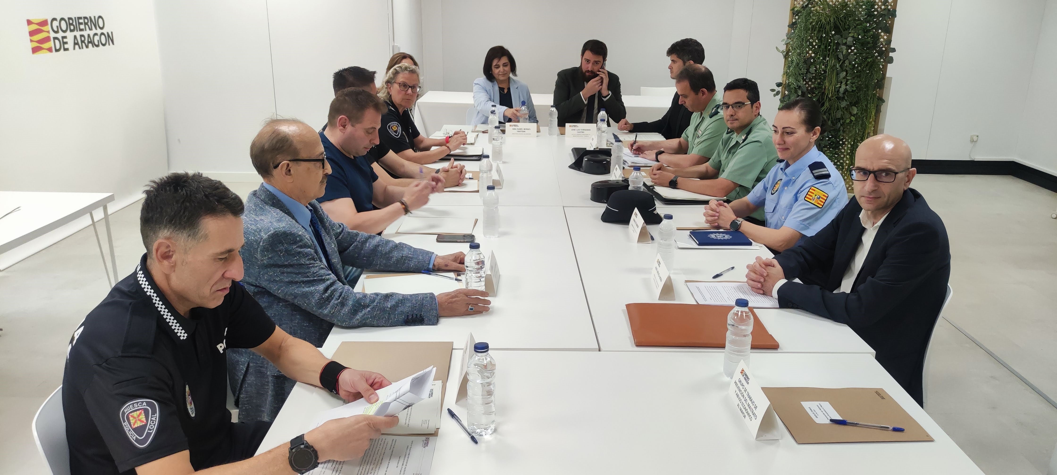 Aragón impulsa un grupo para combatir el maltrato a los mayores Aragón impulsa un grupo para combatir el maltrato a los mayores