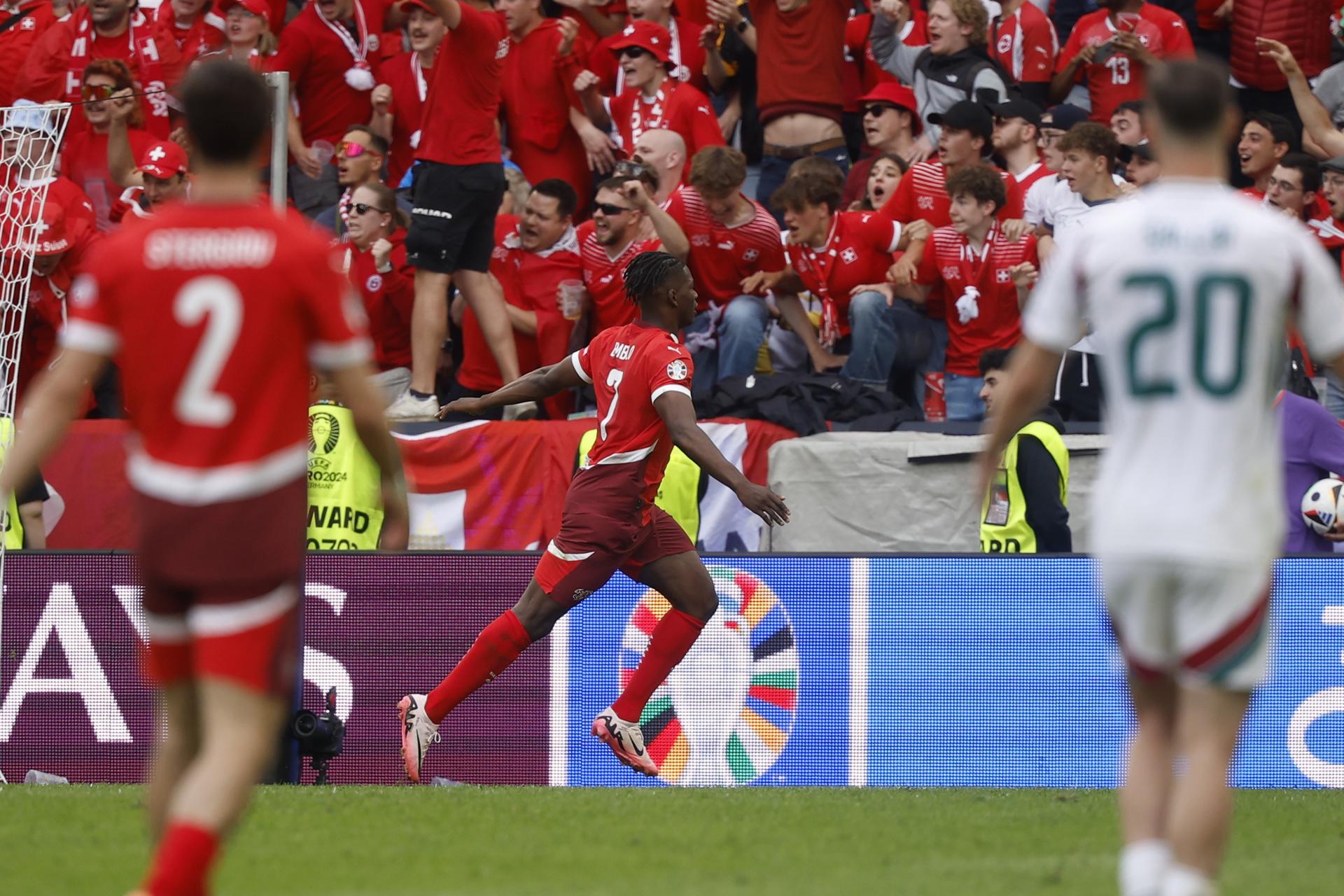 Suiza sofoca la reacción de Hungría y logra su primera victoria Suiza sofoca la reacción de Hungría y logra su primera victoria