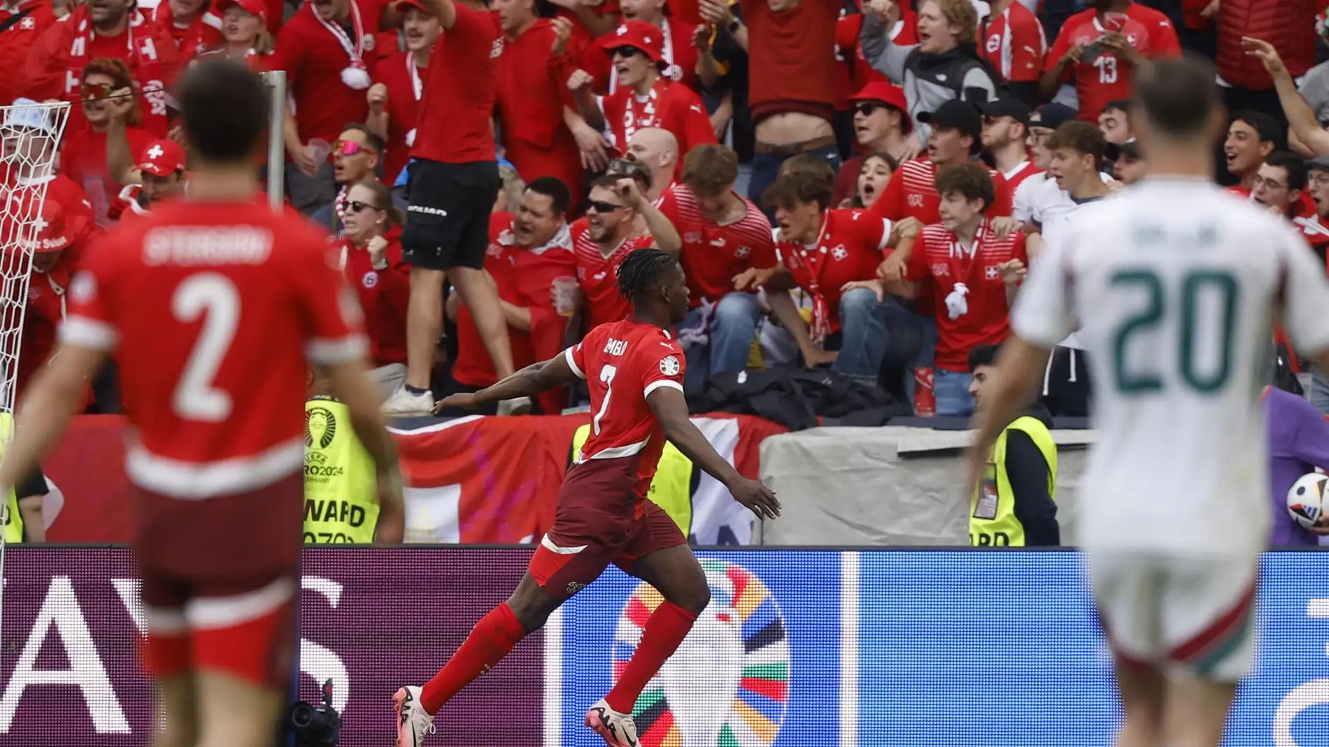 Suiza sofoca la reacción de Hungría y logra su primera victoria