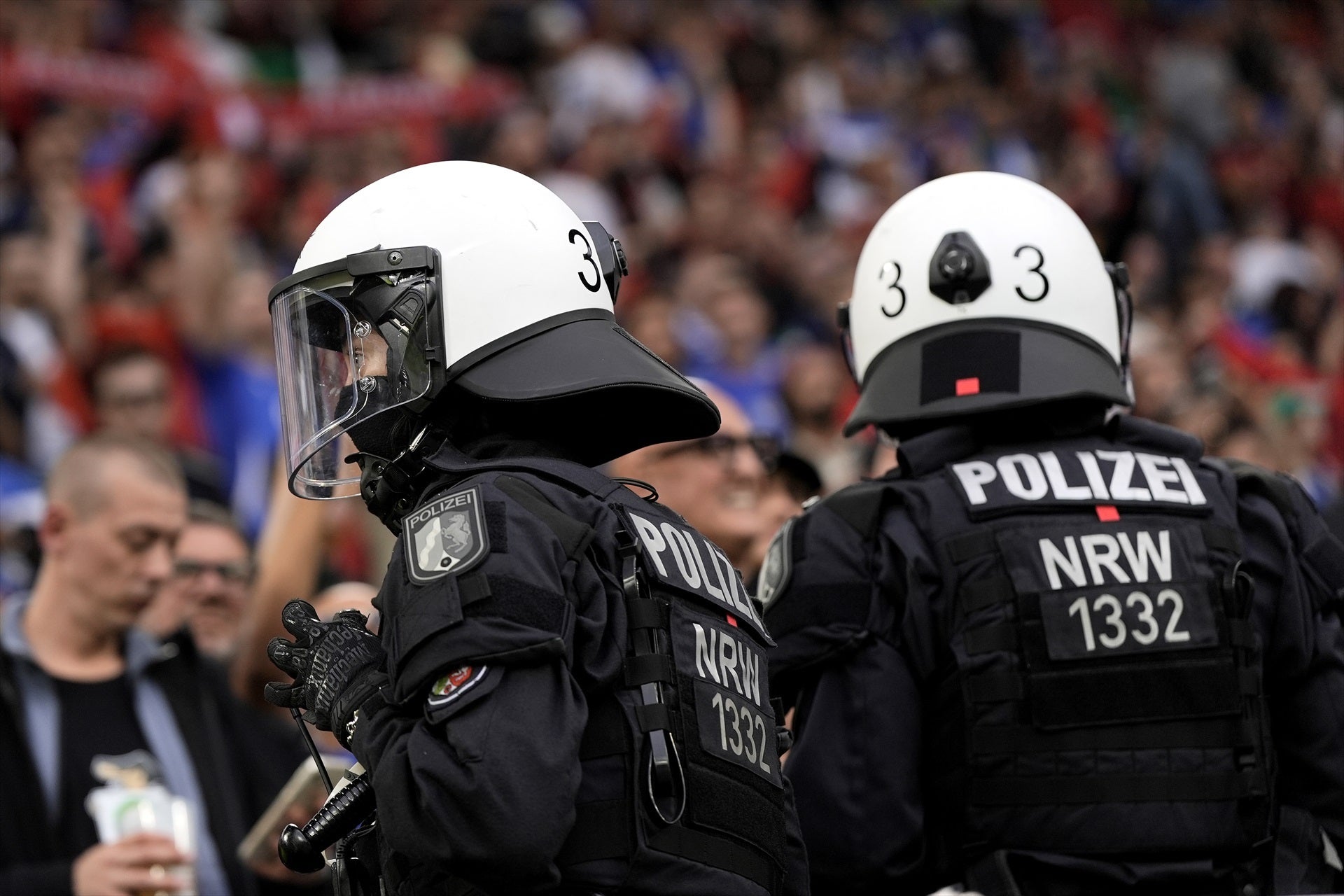 La Policía alemana dispara a un hombre que amenazaba con un hacha a varios aficionados de la Eurocopa La Policía alemana dispara a un hombre que amenazaba con un hacha a varios aficionados de la Eurocopa