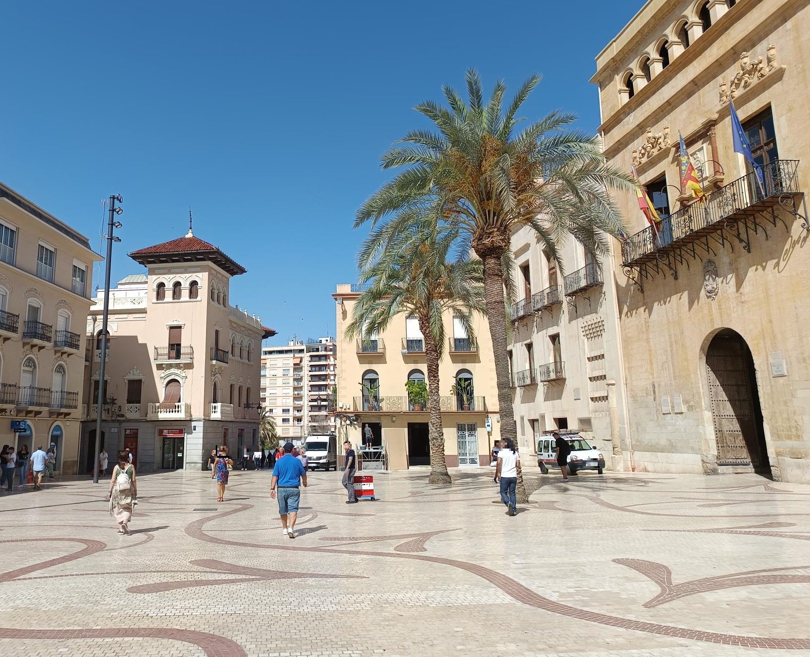 El Front Veïnal de Elche organiza una concentración por el precio de la vivienda El Front Veïnal de Elche organiza una concentración por el precio de la vivienda