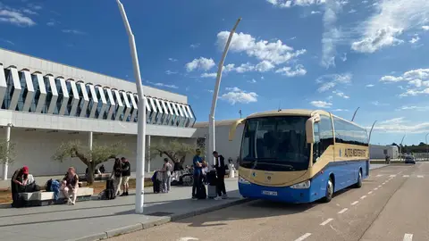 El servicio de autobús del aeropuerto de Castelló conectará con València en julio y agosto El servicio de autobús del aeropuerto de Castelló conectará con València en julio y agosto
