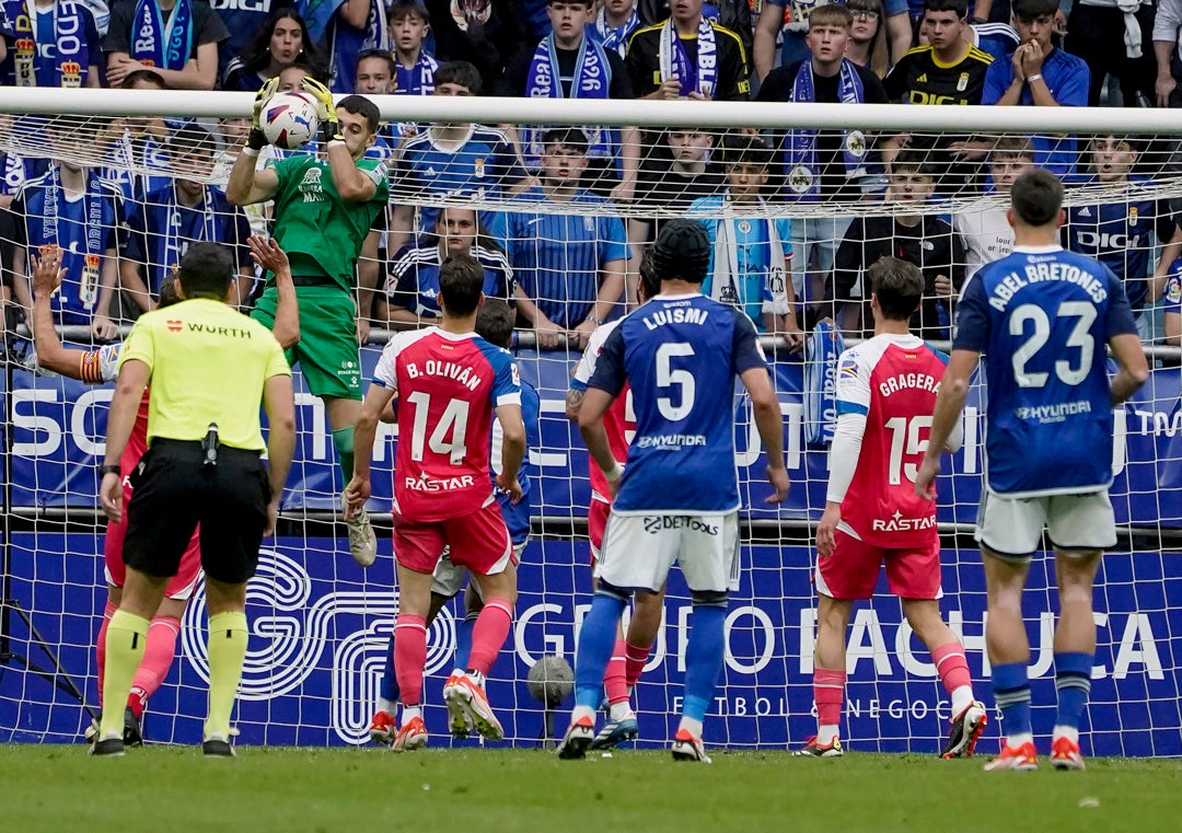 El Real Oviedo golpea primero El Real Oviedo golpea primero