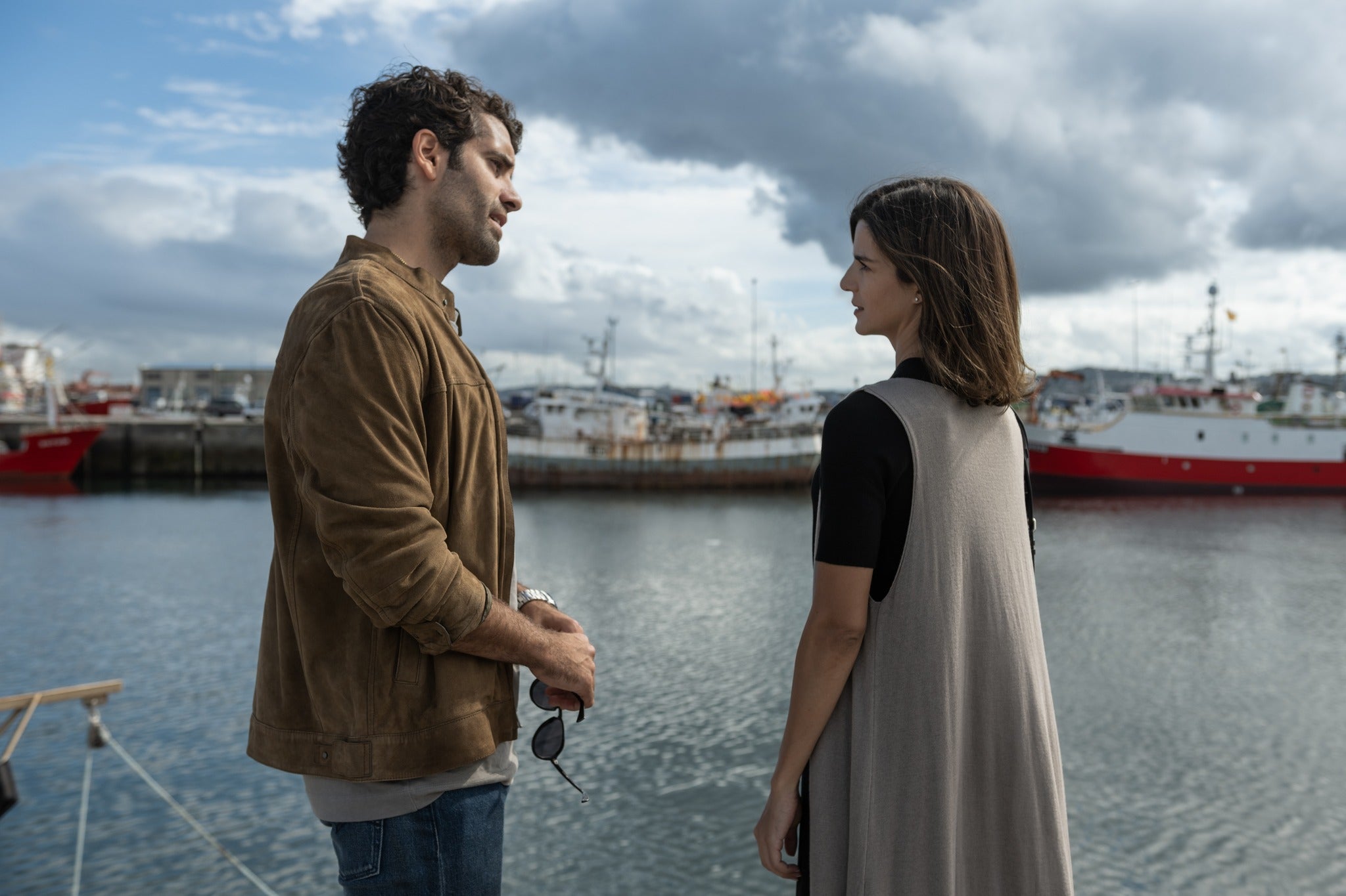 Emma Lustres: “La ría de Arousa nos ha permitido grabar una serie muy luminosa” Emma Lustres: “La ría de Arousa nos ha permitido grabar una serie muy luminosa”