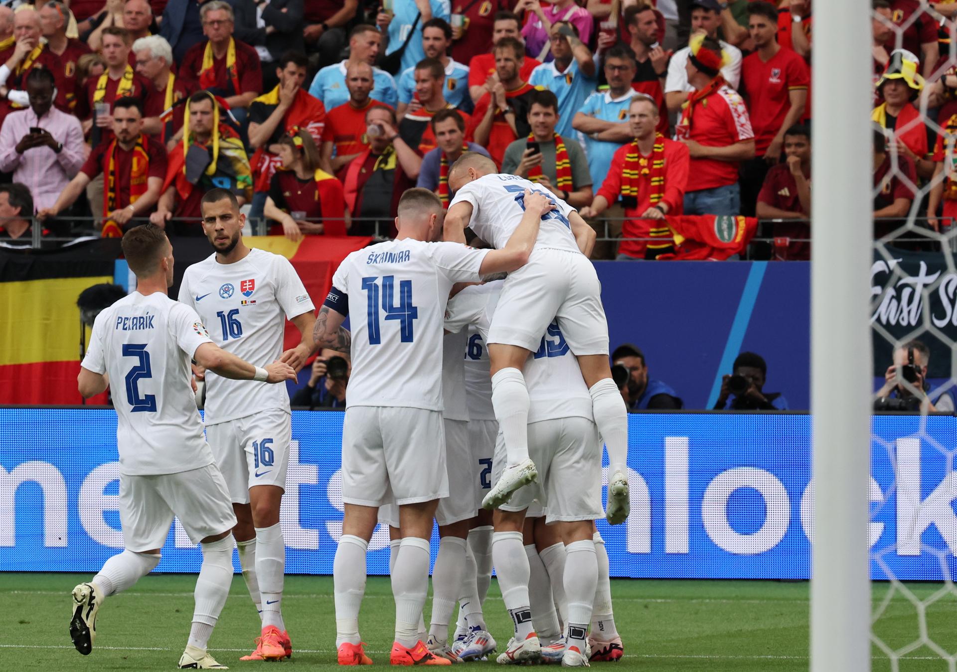 Eslovaquia sorprende a Bélgica y se lleva un importante triunfo Eslovaquia sorprende a Bélgica y se lleva un importante triunfo