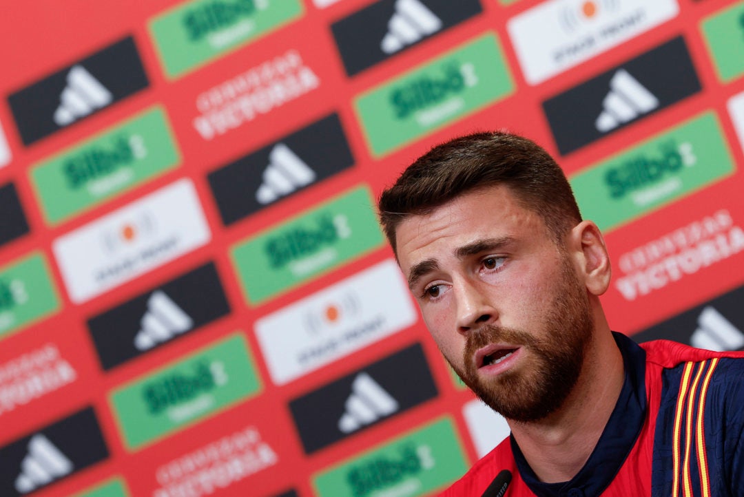 Unai Simón contesta a Mbappé: "Soy jugador de fútbol y de lo único que debería hablar es de temas deportivos" Unai Simón contesta a Mbappé: "Soy jugador de fútbol y de lo único que debería hablar es de temas deportivos"