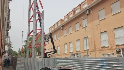 La Plataforma de afectados por las obras de la línea 7B de Metro en San Fernando de Henares convocan una nueva concentración de apoyo a las familias propietarias de las 13 viviendas que van a ser próximamente derruidas Viviendas afectadas por las obras de la línea 7B de Metro en San Fernando de Henares que van a se derribadas próximamente