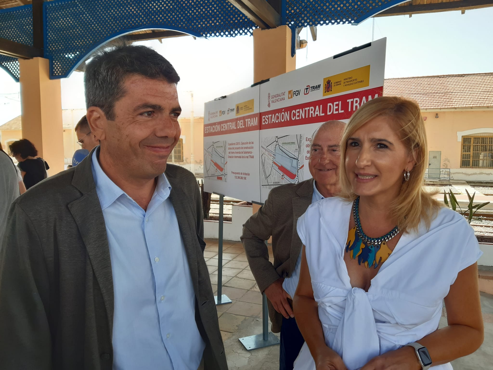 Mazón anuncia el mantenimiento del transporte gratuito para jóvenes y los descuentos hasta enero Mazón anuncia el mantenimiento del transporte gratuito para jóvenes y los descuentos hasta enero