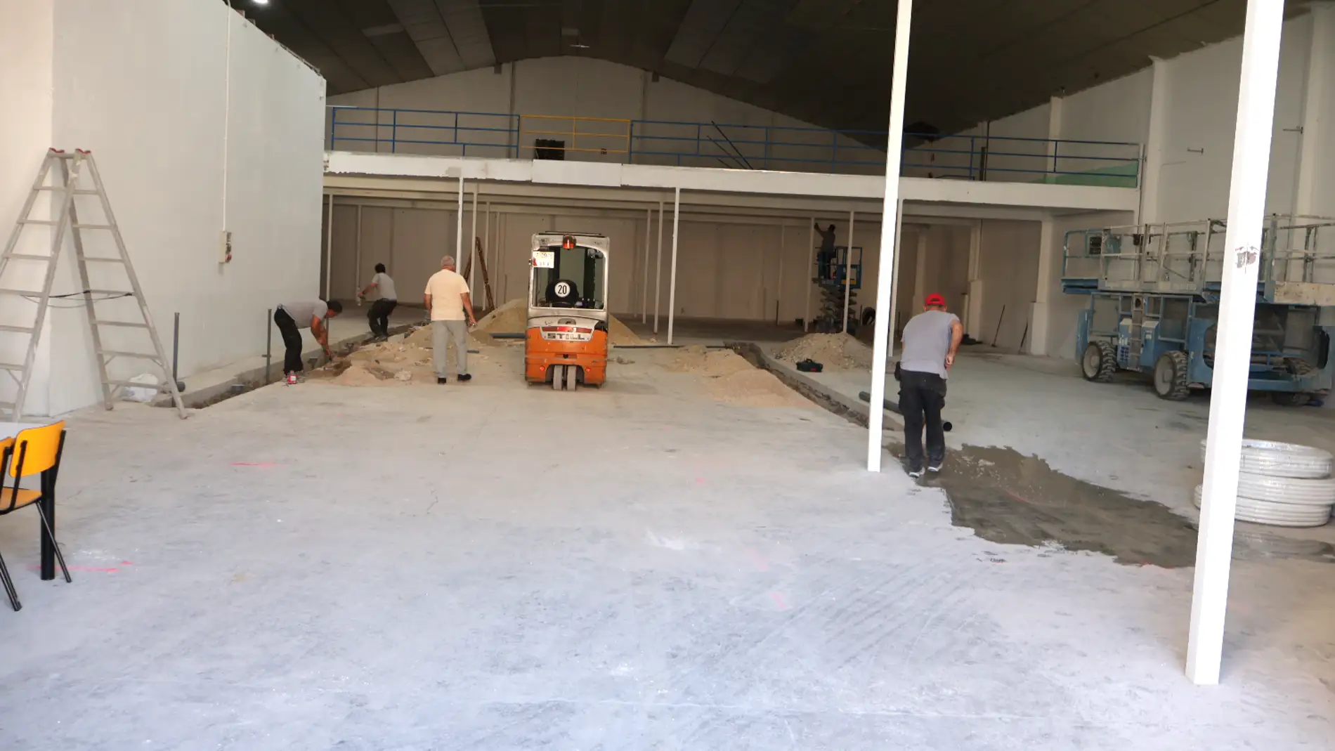 Trabajos de acondicionamiento del nuevo mercado provisional de Novelda. Trabajos de acondicionamiento del nuevo mercado provisional de Novelda.