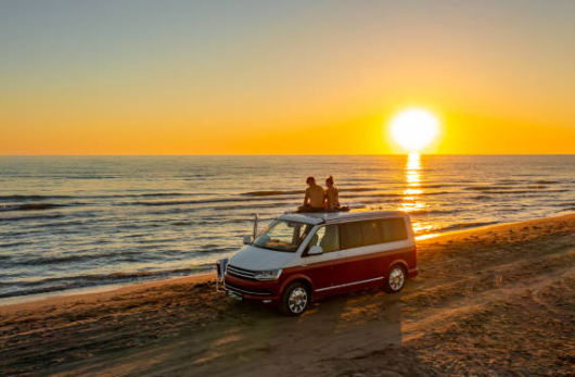 ¿Se puede dormir en la playa? Esto dice la ley de costas ¿Se puede dormir en la playa? Esto dice la ley de costas