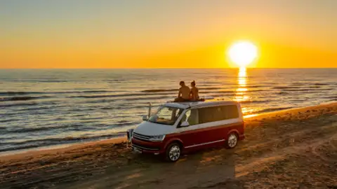 ¿Se puede dormir en la playa? Esto dice la ley de costas ¿Se puede dormir en la playa? Esto dice la ley de costas