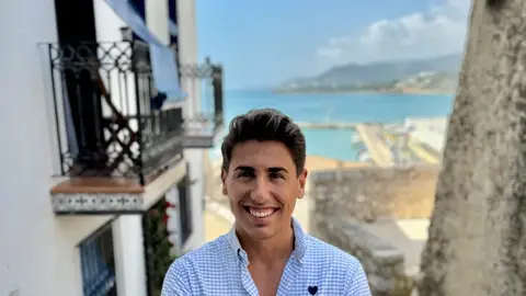 El concejal de Turismo, Rasa Simó ha presentado el desembarco pirata para dar inicio al verano. El concejal de Turismo, Rasa Simó ha presentado el desembarco pirata para dar inicio al verano.