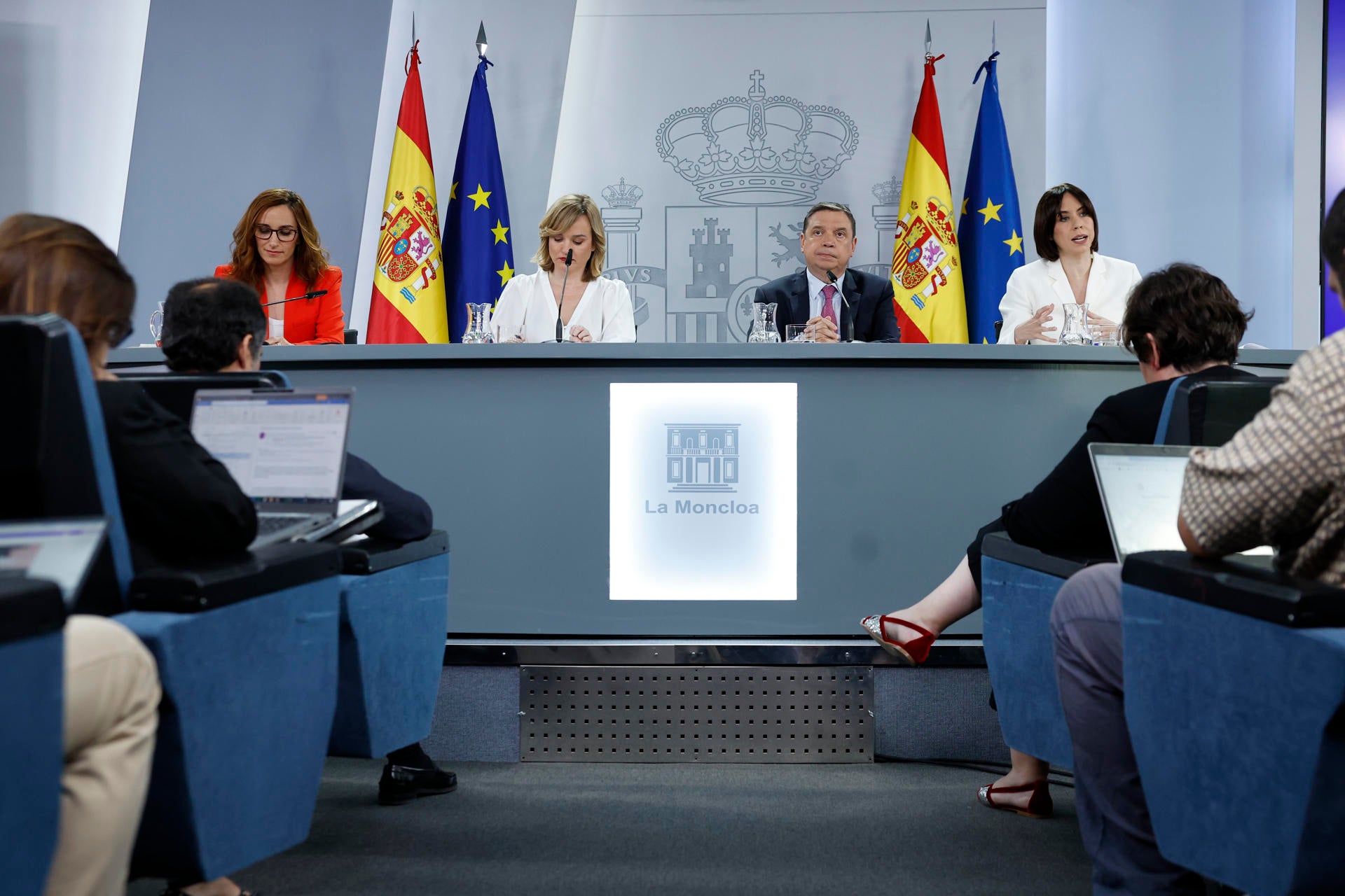 El Gobierno permite a Cataluña endeudarse por un importe máximo de 2.672 millones de euros El Gobierno permite a Cataluña endeudarse por un importe máximo de 2.672 millones de euros