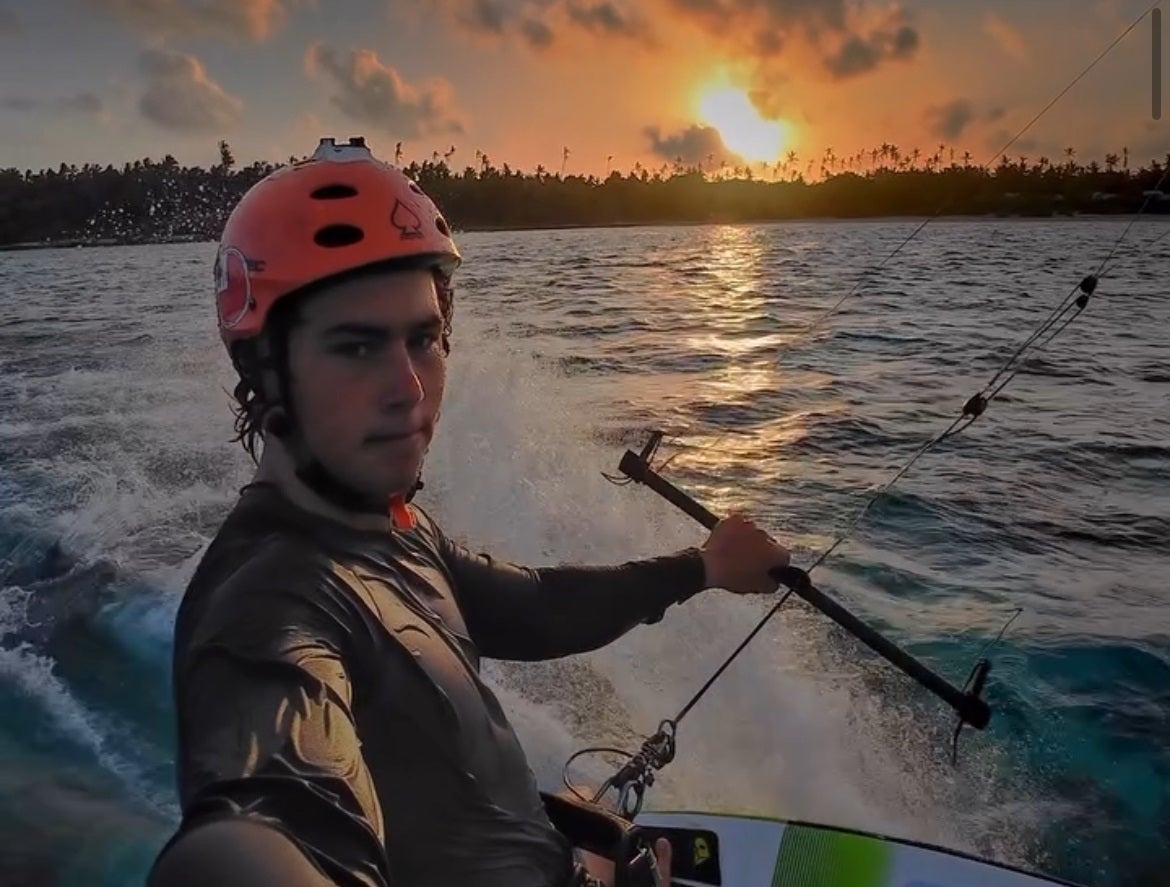 Muere en un accidente de buceo un kitesurfista de 18 años que iba a debutar en los Juegos de París 2024 Muere en un accidente de buceo un kitesurfista de 18 años que iba a debutar en los Juegos de París 2024