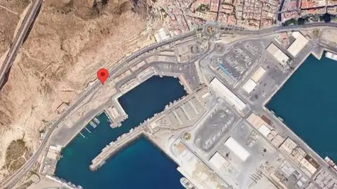 Lugar del accidente de tráfico con dos jóvenes fallecidos en la N-340 en Almería Lugar del accidente de tráfico con dos jóvenes fallecidos en la N-340 en Almería