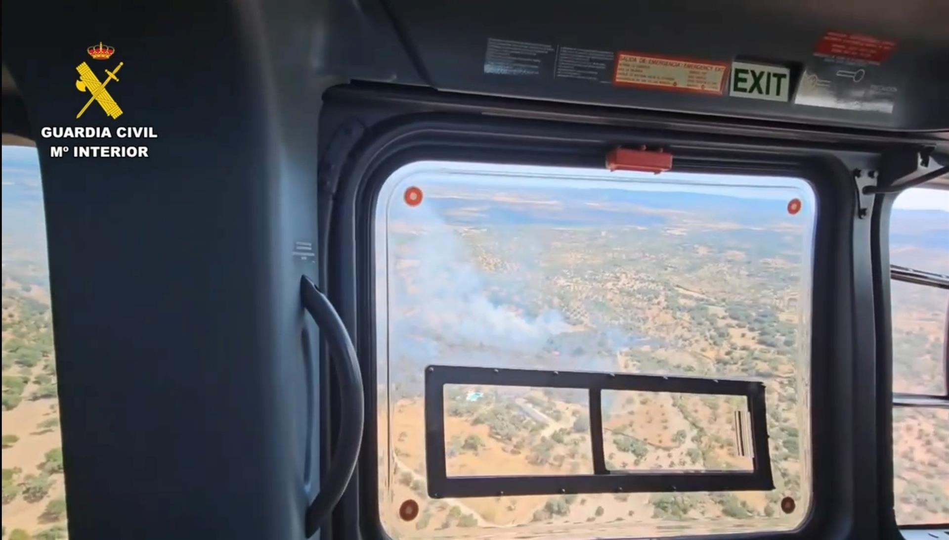 La Guardia Civil refuerza la vigilancia aérea para la prevención de incendios forestales en la provincia de Cáceres La Guardia Civil refuerza la vigilancia aérea para la prevención de incendios forestales en la provincia de Cáceres