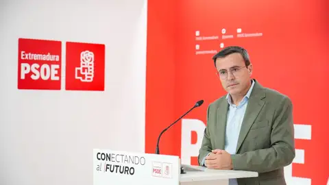 Gallardo crea un nuevo órgano en el PSOE, el Consejo Municipal, que quiere canalizar el poder local de sus 211 alcaldías Gallardo crea un nuevo órgano en el PSOE, el Consejo Municipal, que quiere canalizar el poder local de sus 211 alcaldías