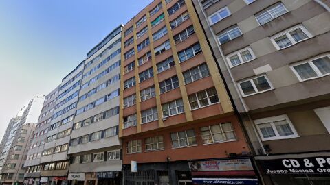 Edificio con con okupas en la Ronda de Nelle 120