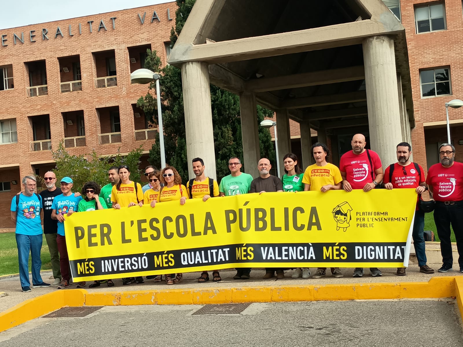 Entidades y sindicatos de la Plataforma en Defensa de l'Ensenyament Públic de la Comunitat Valenciana recurrirán el distrito único Entidades y sindicatos de la Plataforma en Defensa de l'Ensenyament Públic de la Comunitat Valenciana recurrirán el distrito único