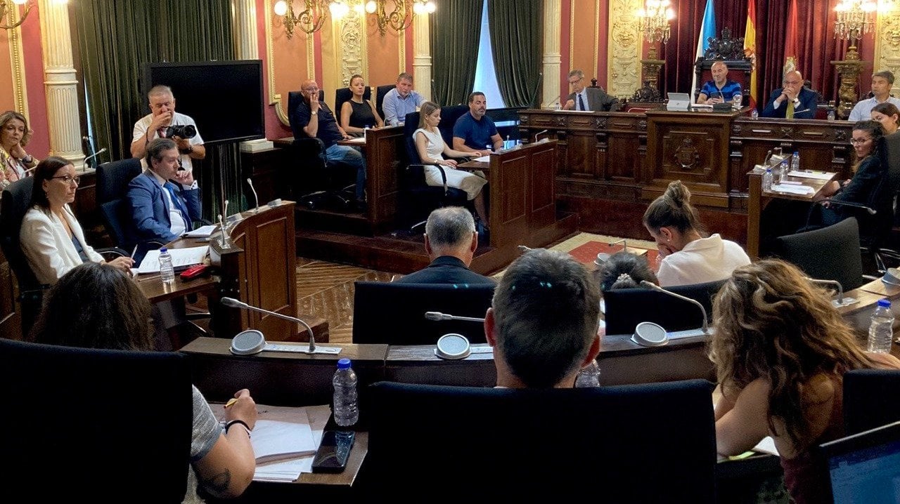 Jácome retira da orde do día o punto sobre aprobación da contratación das luces de Nadal Jácome retira da orde do día o punto sobre aprobación da contratación das luces de Nadal