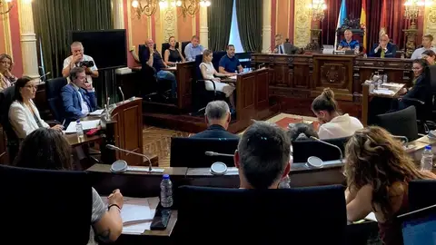 Jácome retira da orde do día o punto sobre aprobación da contratación das luces de Nadal Jácome retira da orde do día o punto sobre aprobación da contratación das luces de Nadal