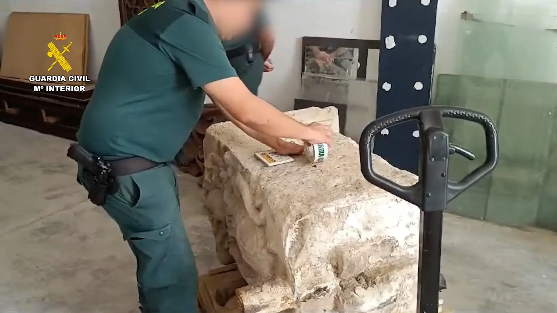 El Seprona recupera un pilar de una fuente del siglo XVII sustraído en enero de 2023 en Lucena El Seprona recupera un pilar de una fuente del siglo XVII sustraído en enero de 2023 en Lucena