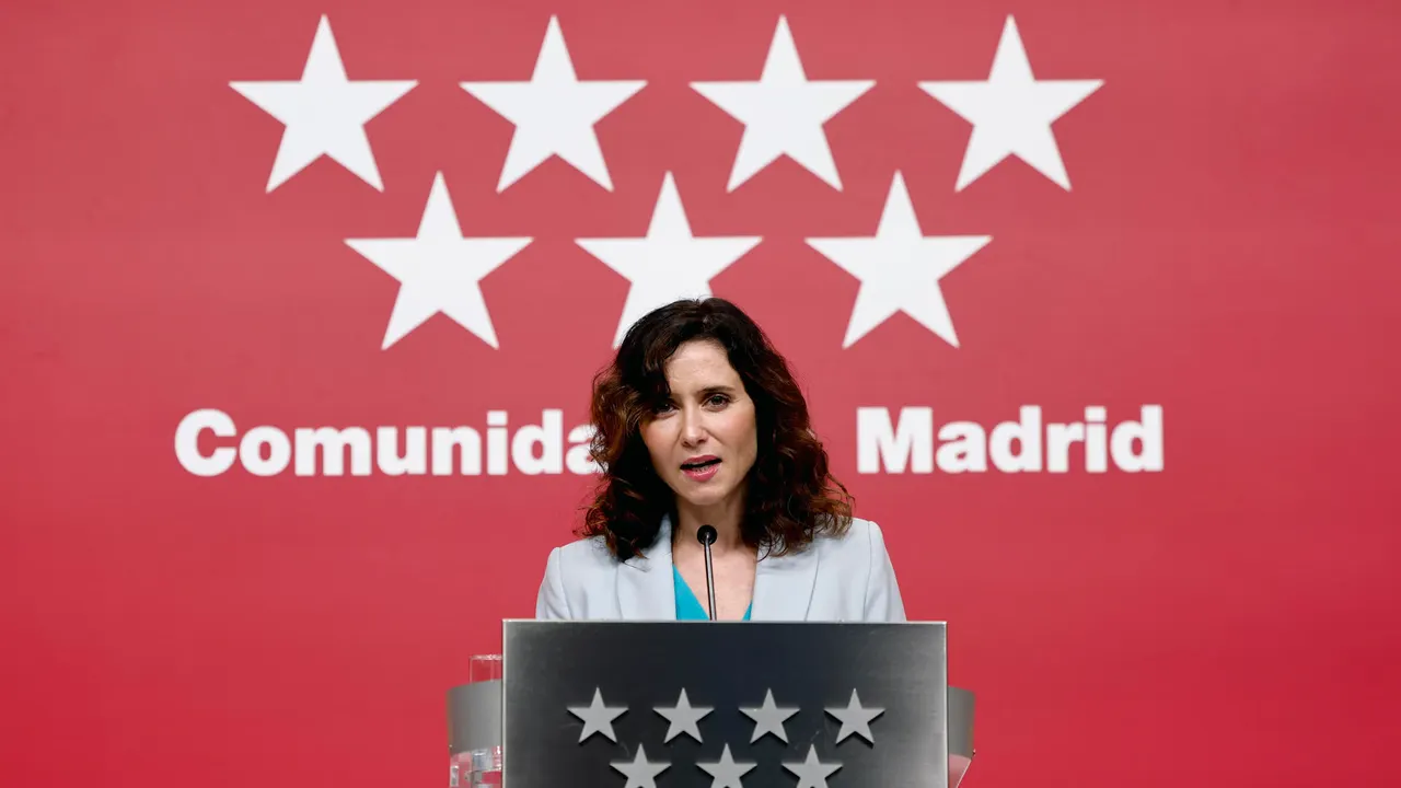 Díaz Ayuso distinguirá a Milei en medio de la tensión con Pedro Sánchez