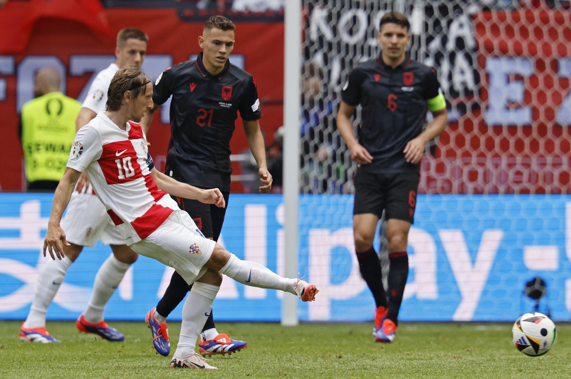Albania empata a Croacia en el descuento en otro partido loco Albania empata a Croacia en el descuento en otro partido loco