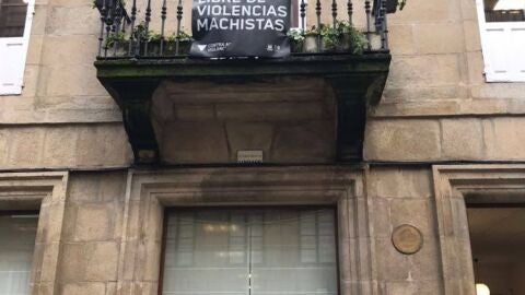 Un grupo de 23 personas activistas propaestinos entran en la Casa da Balconada y boicotean la entrada del gerente de la USC