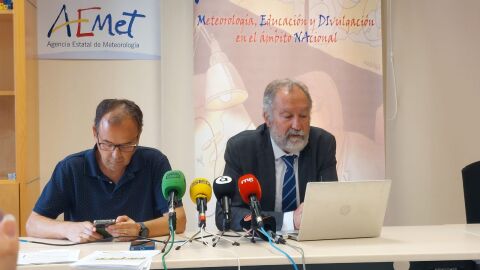 Jose Ángel Núñez y Jorge Tamayo en la sede de AEMET en Valencia
