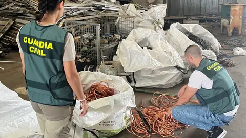 Detenidos 4 operarios de una empresa de telecomunicaciones por robo de cobre en la comarca del Baix Maestrat Detenidos 4 operarios de una empresa de telecomunicaciones por robo de cobre en la comarca del Baix Maestrat
