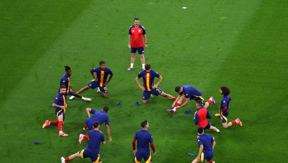 Los futbolistas de la selección española calientan antes del España - Italia de la Eurocopa 2024