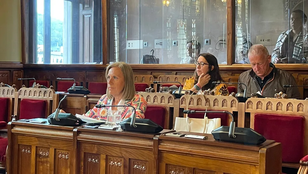 Pilar Fernández PP culpa a los socialistas de abandonan Jarrio y de ser incapaces de atraer médicos. Pilar Fernández PP culpa a los socialistas de abandonan Jarrio y de ser incapaces de atraer médicos.